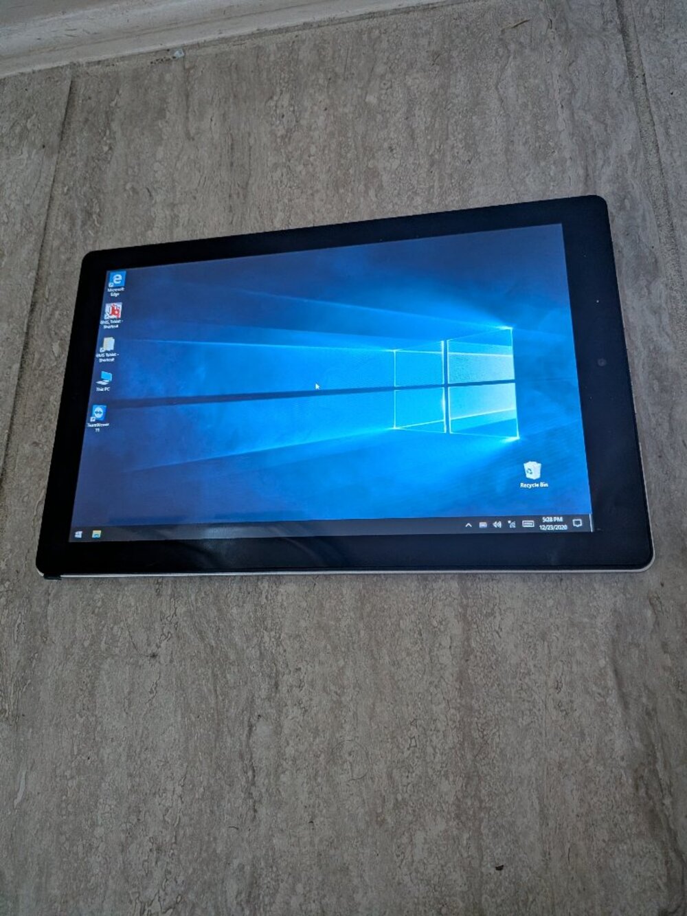 RCA Cambio 10.1" 32GB 2-in-1 Windows 10 Tablet - Working Tested